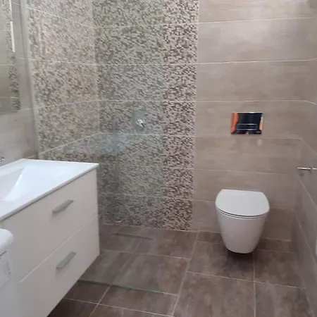 Spacious Near The Apartment