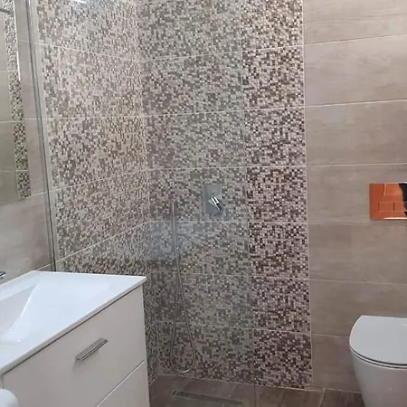 Spacious Near The דירה