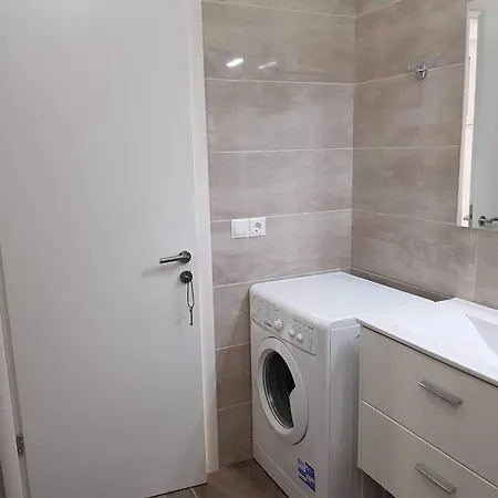 Apartament Spacious Near The