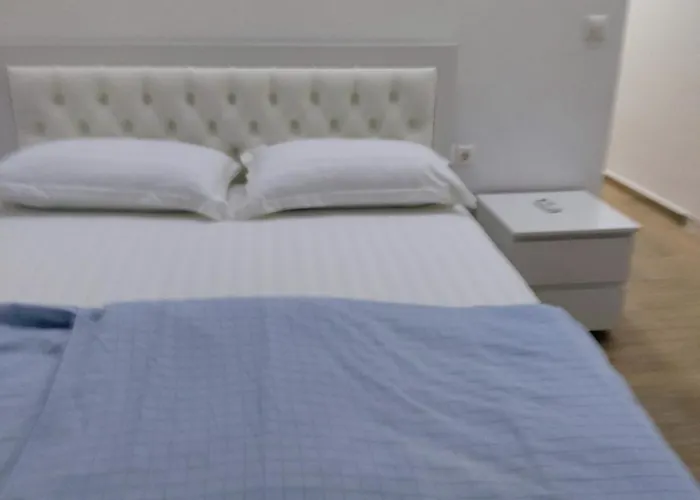 Spacious Near The סרנדה