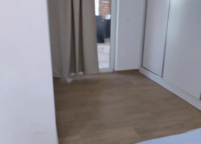 아파트 Spacious Near The Sarandë